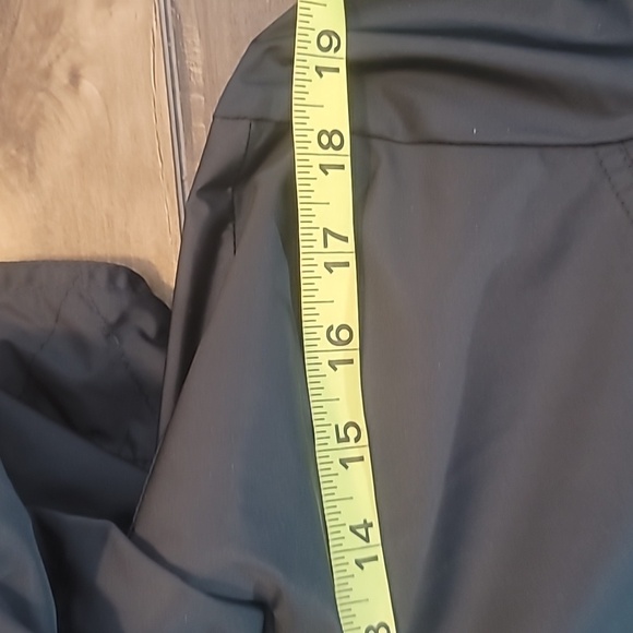 Ellen Tracy navy blue raincoat with hood gold accents size XL zipper and buttons - Picture 16 of 16